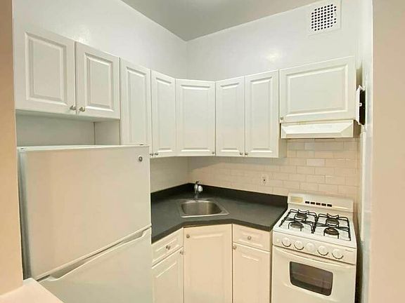 5th image of 211 E 89th St APT A5