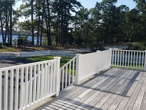 5th image of 414 SE Lake Shore Dr
