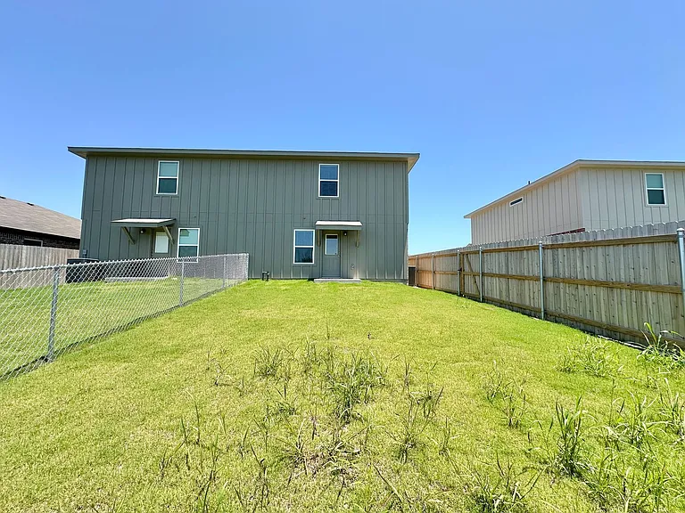 222B Dolphin Dr — Photo 32