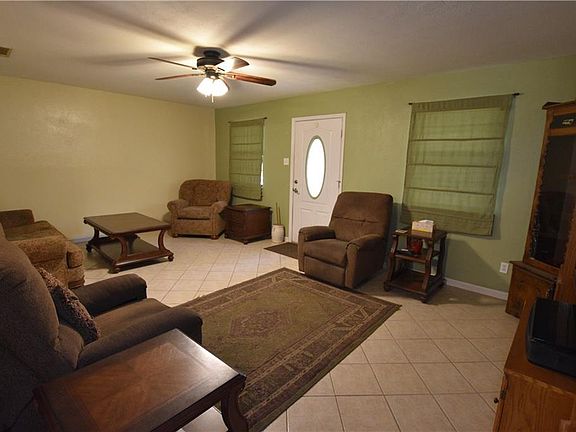 3rd image of 610 Wren Ave