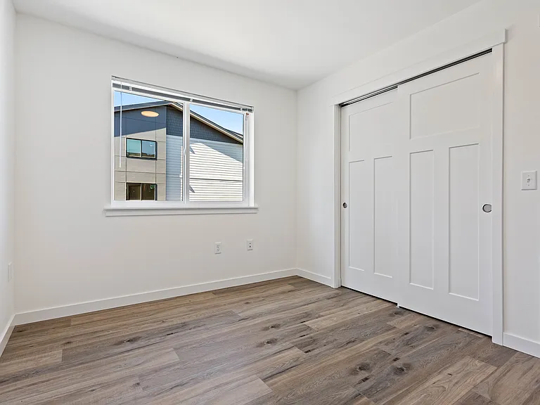665 E Badger Rd — Photo 27