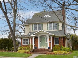 324 N Forest Ave, Rockville Centre, NY 11570