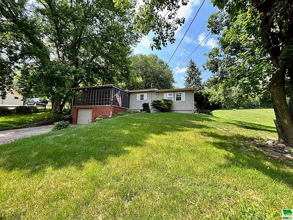 4th image of 2707 Memorial Dr