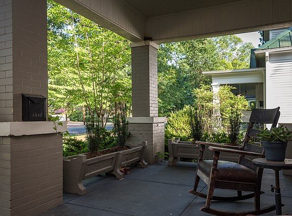 3rd image of 615 Wood Ave