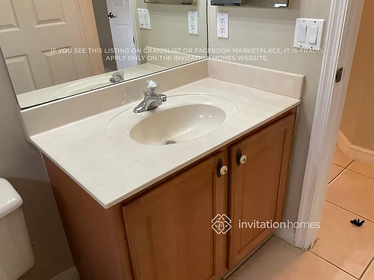 6469 Bay Island Ct — Photo 14