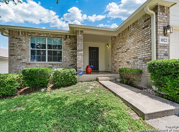 3rd image of 1022 Magnolia Hl