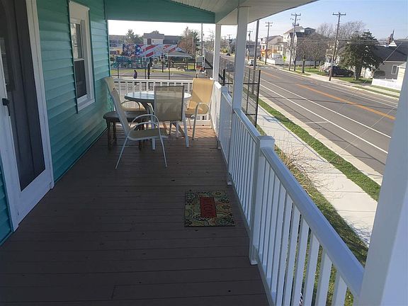 5th image of 1421 Bay Ave #23