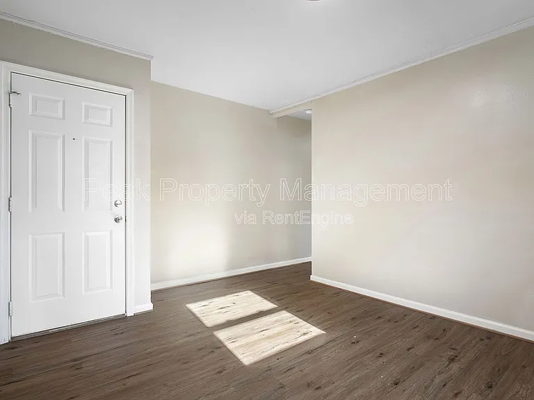 925 N 20th St #D — Photo 6