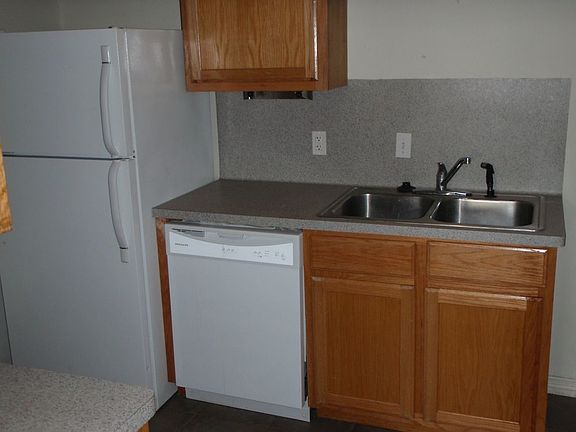 3rd image of 1518 Magnolia Ave APT E
