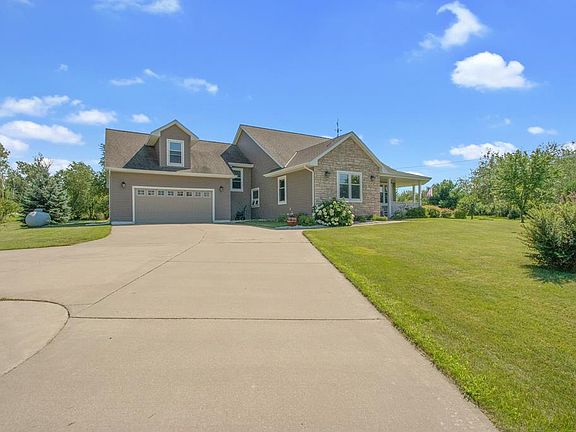 3rd image of 6267 Bluff Court Trl