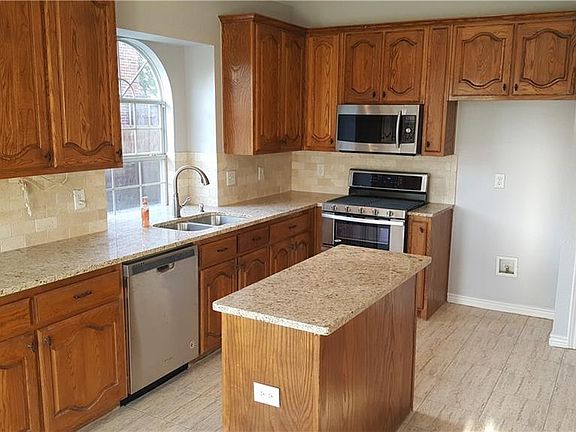 2nd image of 1440 Knob Hill Dr