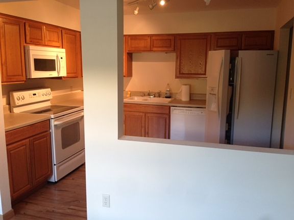 4th image of 915 Whiteway Dr