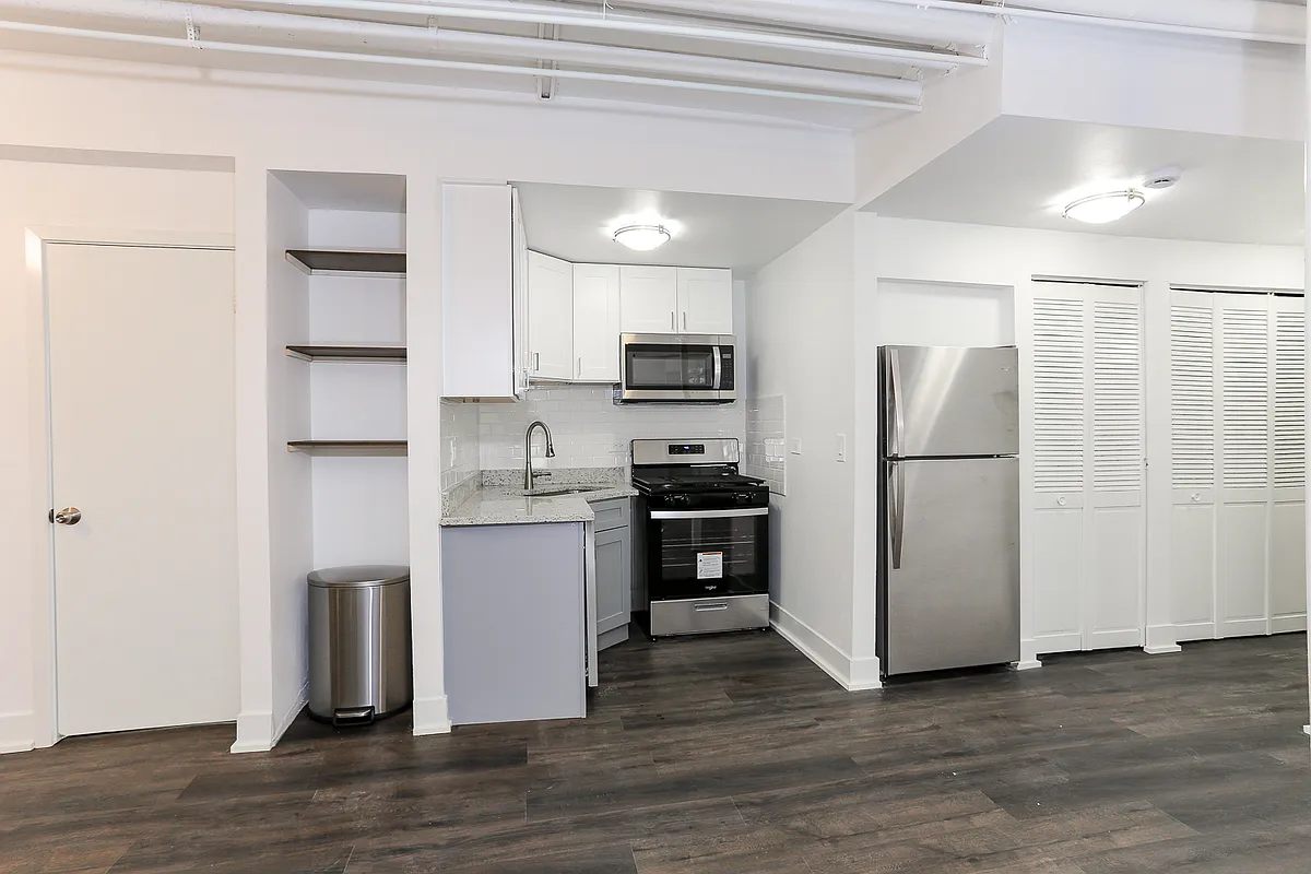 Building Photo - 3705 W Diversey Ave