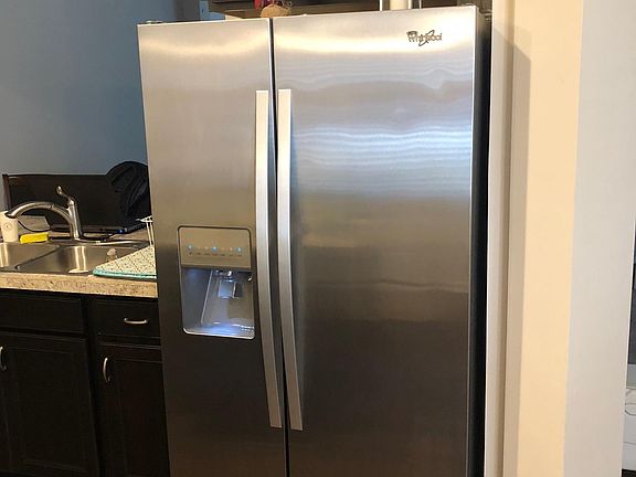 2nd image of 2102 Commons Cir