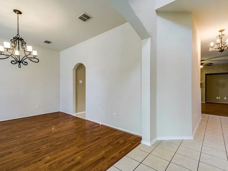 516 Hawken Dr — Photo 7