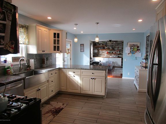 4th image of 623 Pancoast St