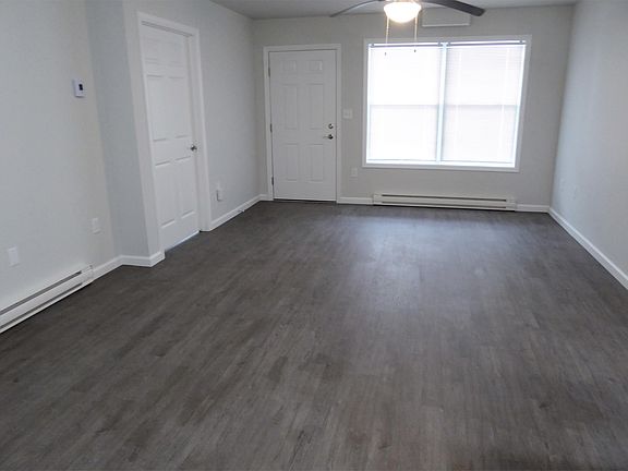 1 Bedroom Garden Style First Floor- Living Room