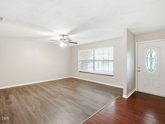 3rd image of 483 Spruceview Dr