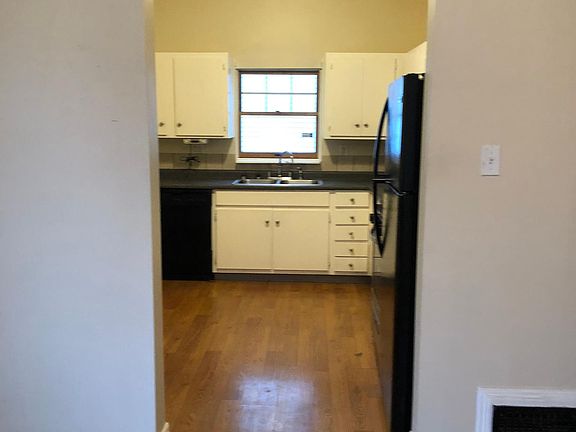 2nd image of 2844 Claypole Ave