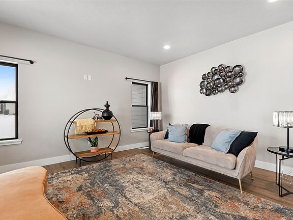 5th image of 176 Parkridge Dr