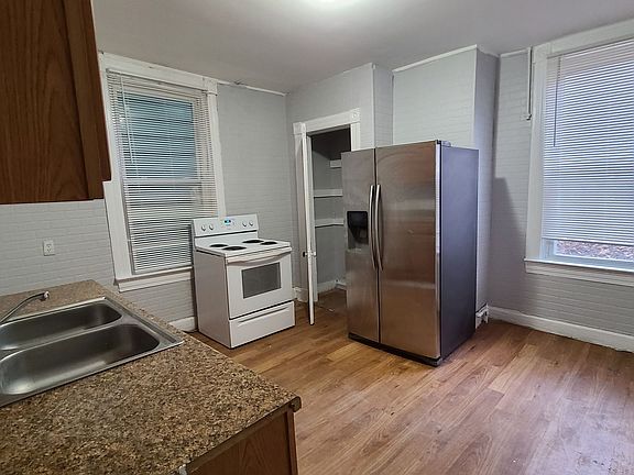 3rd image of 1730 Lincoln Ave