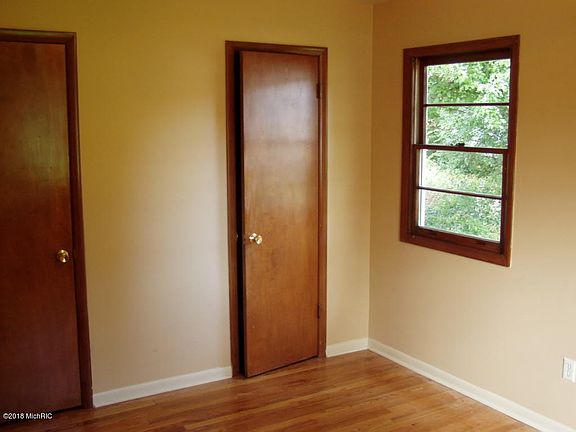 5th image of 1434 Calvin Ave SE