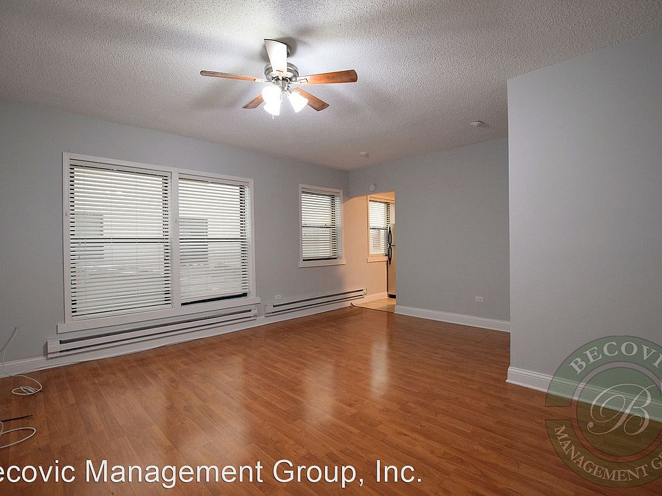1st image of 4520 N Clarendon Ave #3238865