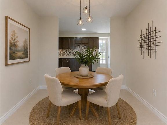 4th image of 90 Ralgreen Cres