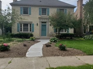 4335 N Wildwood Ave, Shorewood, WI 53211