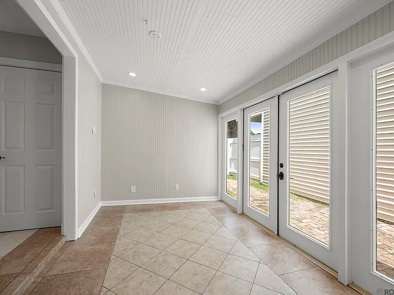5050 Stumberg Ln — Photo 6