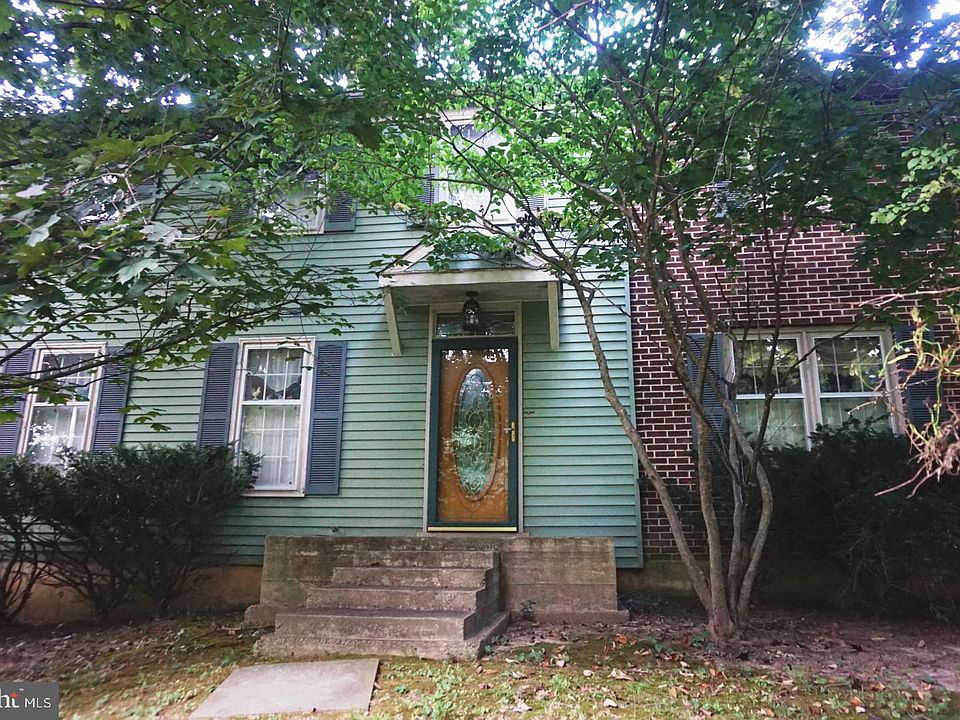 2nd image of 527 Green Hill Ln