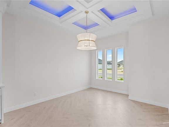 4th image of 903 Azalea St