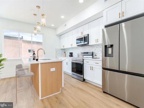 737 N 42nd St, Philadelphia, PA 19104