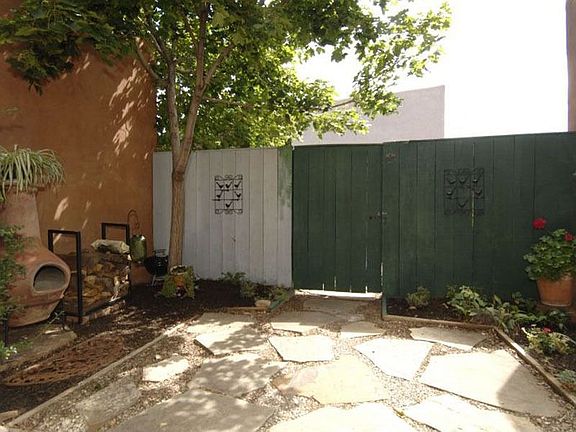 2nd image of 729 W Manhattan Ave APT 2