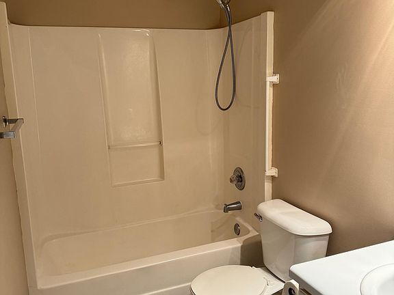 5th image of 141 Shelby Dr