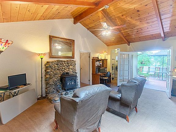 2nd image of 120 Sweet Pea Ln