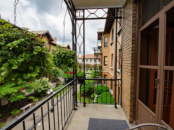 5th image of 416 W Breckinridge St APT B3