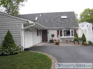 137 Officials Ave, Holbrook, NY 11741