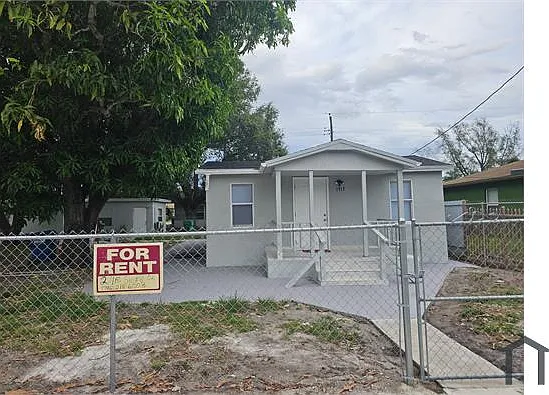 1915 NW 82nd St