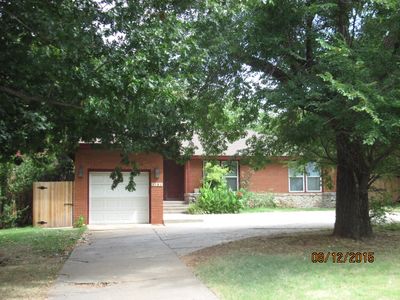 1101 Bedford Dr, Nichols Hills, OK, 73116