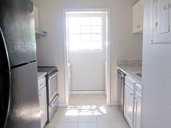 3rd image of 1110 Audubon Ave APT 28