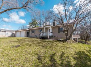 1334 Brenton Dr, Cedar Falls, IA 50613