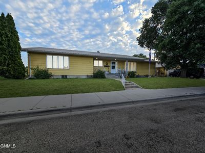 403 8th St E #403 & 405, Williston, ND, 58801