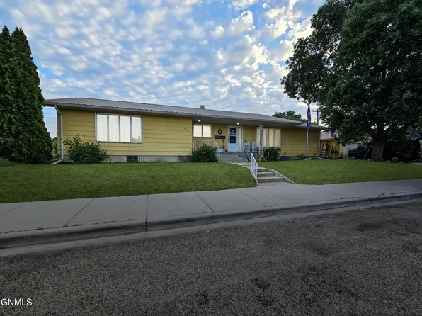 403 8th St E #403 & 405, Williston, ND 58801