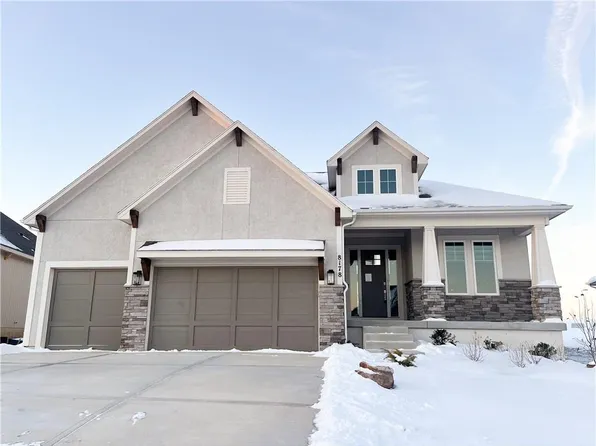 8178 Valley Rd, Lenexa, KS 66220