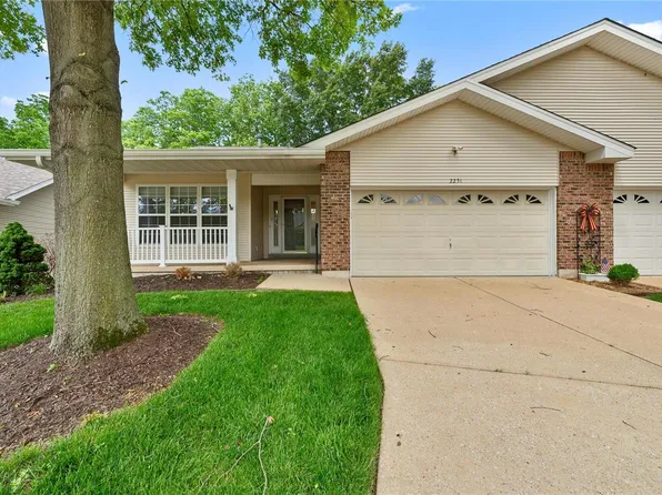 2251 Argonne Meadows Dr, Lake Saint Louis, MO 63367