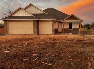 319 Cross Creek Cir, Ardmore, OK 73401