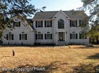 407 Silver Fox Ln, Stroudsburg, PA 18360