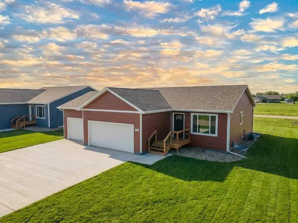 1465 Jefferson Ln, Rock Valley, IA 51247