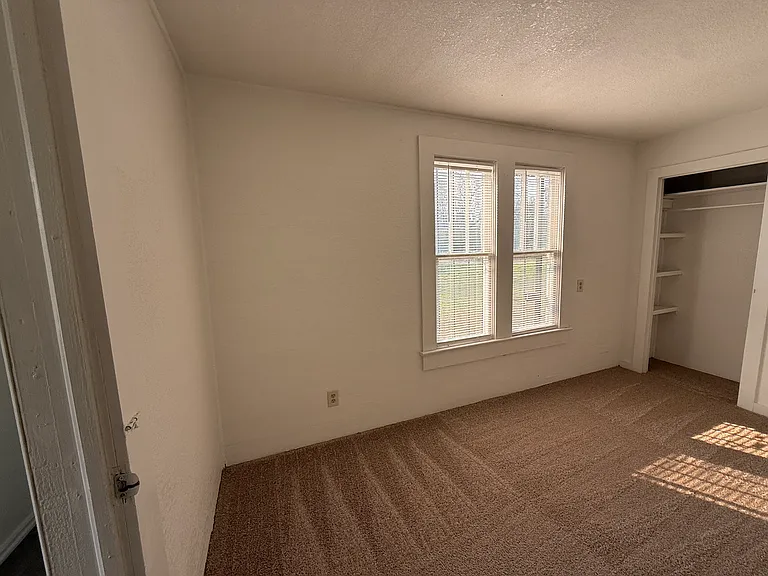 231 N Cotton St — Photo 6